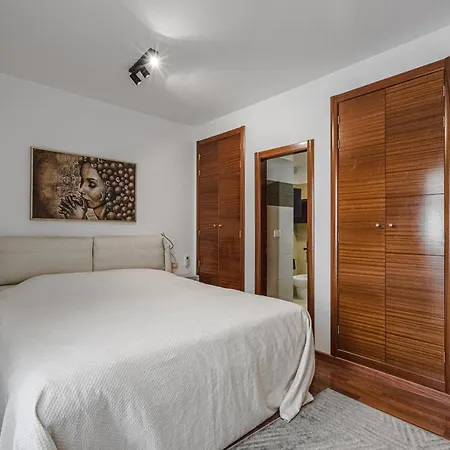 Laurel With Heated Pool *